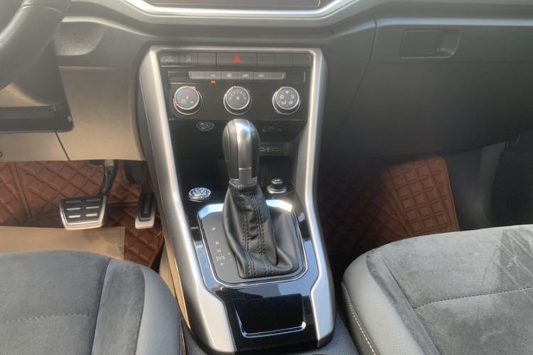 Used Volkswagen T-ROC 2022 280TSI DSG Two-Wheel Drive R-Line Pro PLUS Gear Lever
