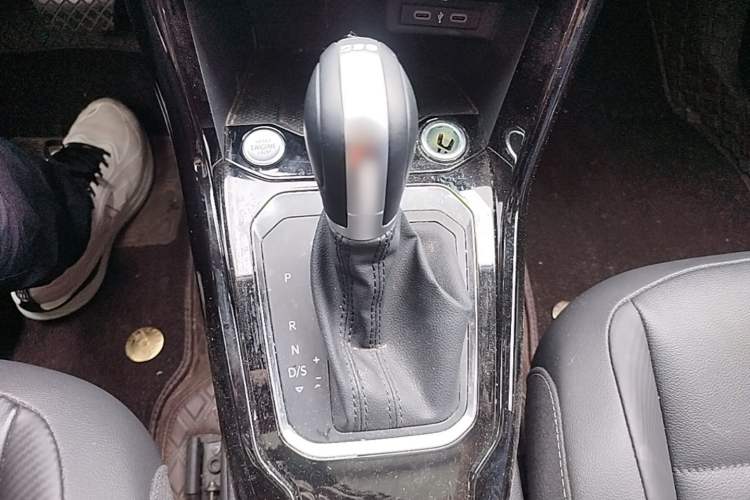 Used Volkswagen T-ROC 2022 280TSI DSG Two-Wheel Drive Elite PLUS Gear Lever