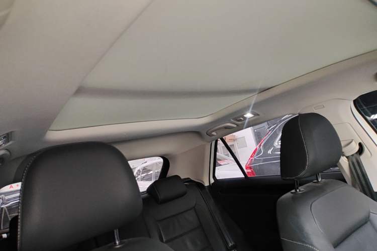 Used Volkswagen T-ROC 2022 280TSI DSG Two-Wheel Drive Comfort PLUS Headliner