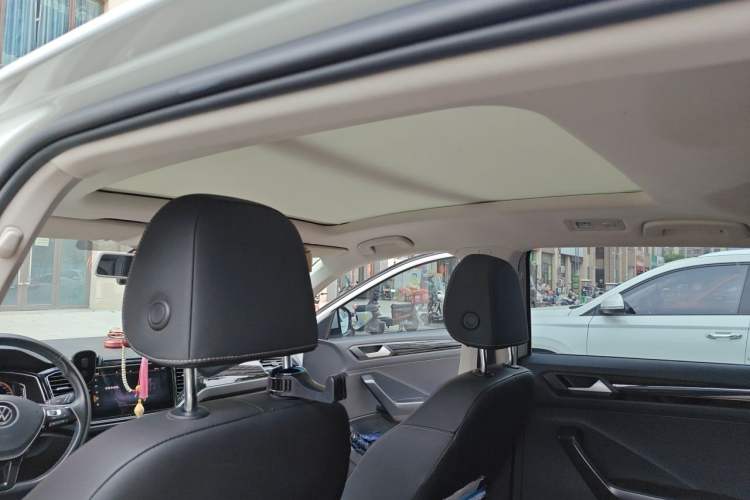 Used Volkswagen T-ROC 2022 280TSI DSG Two-Wheel Drive Comfort PLUS Headliner