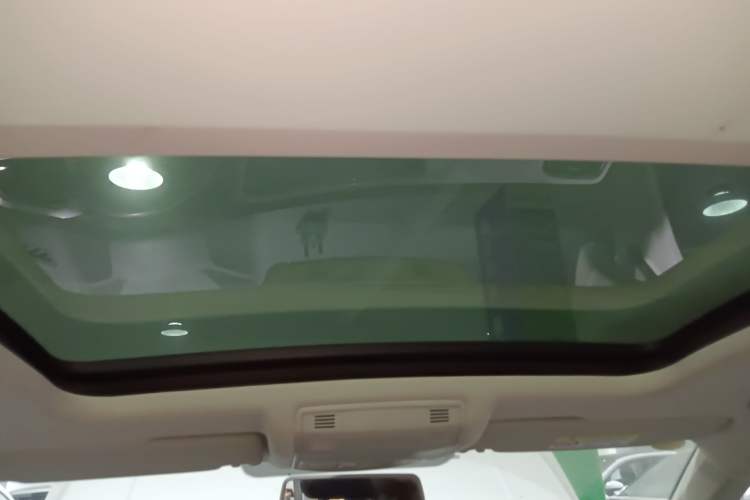 Used Volkswagen T-ROC 2022 280TSI DSG Two-Wheel Drive Elite PLUS Headliner