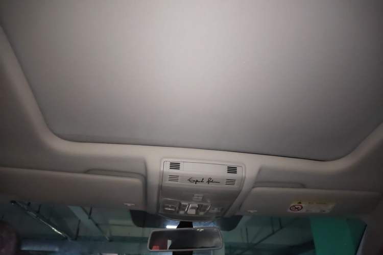 Used Volkswagen T-ROC 2022 280TSI DSG Two-Wheel Drive Comfort PLUS Headliner