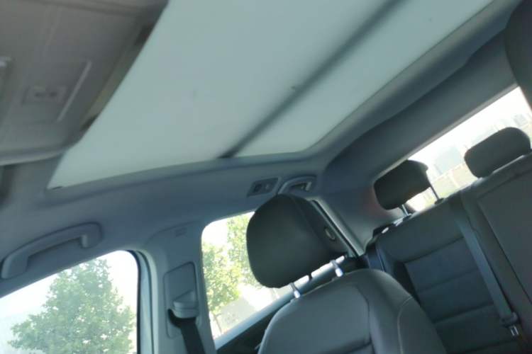Used Volkswagen T-ROC 2022 280TSI DSG Two-Wheel Drive Comfort PLUS Headliner