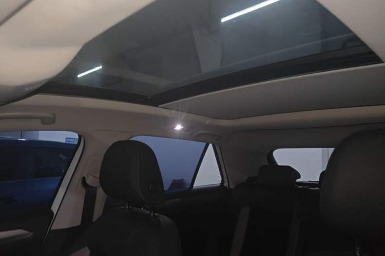 Used Volkswagen T-ROC 2022 280TSI DSG Two-Wheel Drive Elite PLUS Headliner