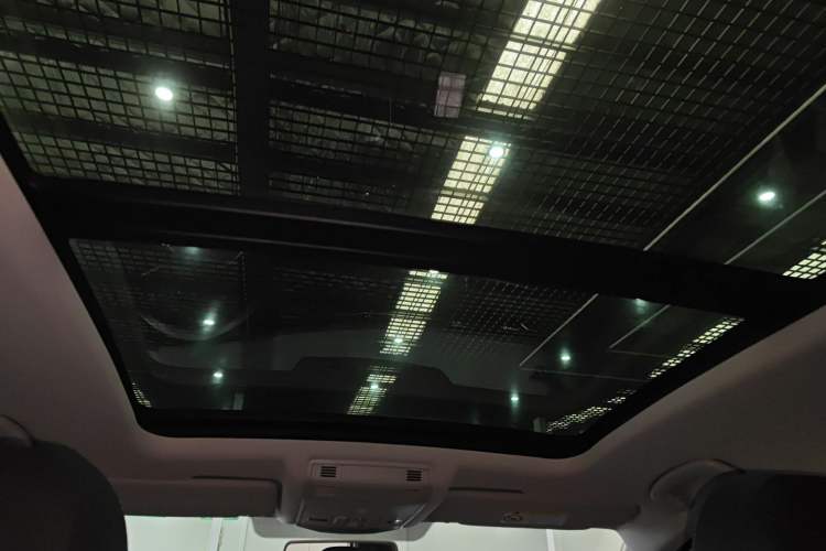 Used Volkswagen T-ROC 2022 280TSI DSG Two-Wheel Drive Comfort PLUS Headliner