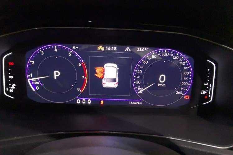 Used Volkswagen T-ROC 2022 280TSI DSG Two-Wheel Drive Comfort PLUS Instrument Cluster