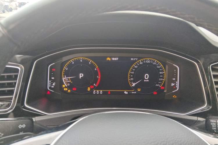 Used Volkswagen T-ROC 2022 280TSI DSG Two-Wheel Drive Comfort PLUS Instrument Cluster