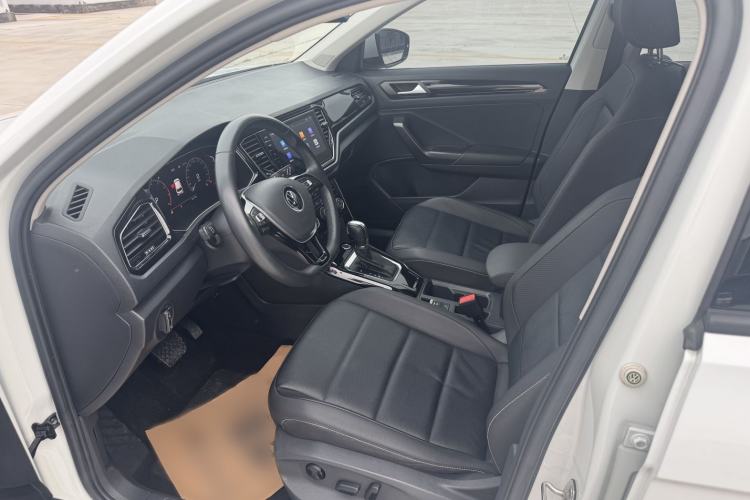 Used Volkswagen T-ROC 2022 280TSI DSG Two-Wheel Drive Comfort PLUS Interior 1