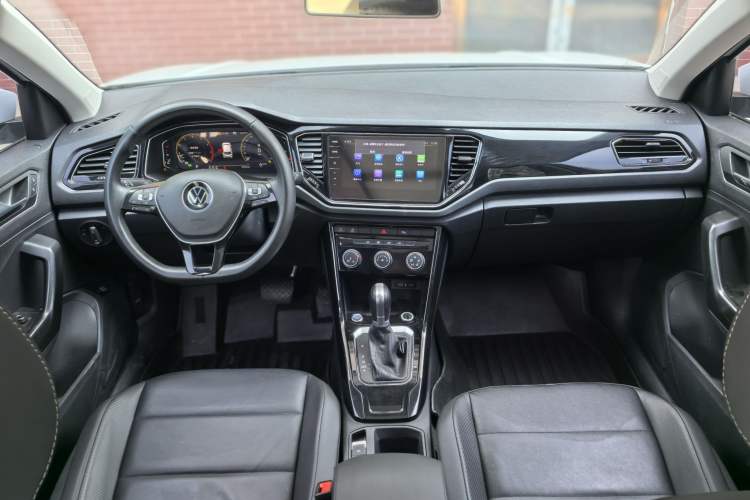 Used Volkswagen T-ROC 2022 280TSI DSG Two-Wheel Drive Comfort PLUS Interior 1