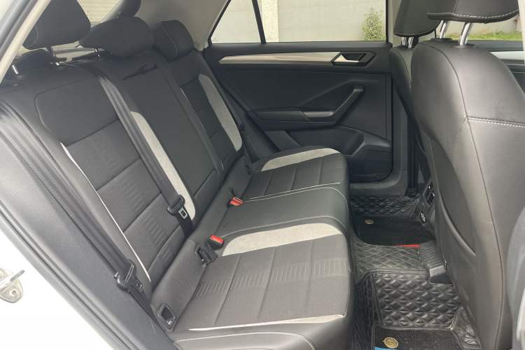 Used Volkswagen T-ROC 2022 280TSI DSG Two-Wheel Drive Elite PLUS Interior 2