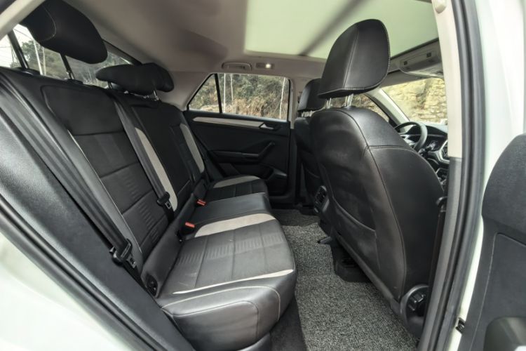 Used Volkswagen T-ROC 2022 280TSI DSG Two-Wheel Drive Elite PLUS Interior 2