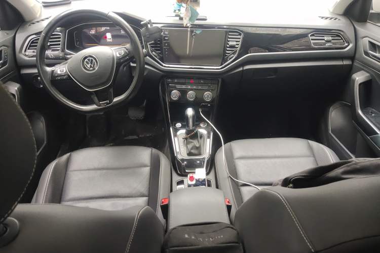Used Volkswagen T-ROC 2022 280TSI DSG Two-Wheel Drive Comfort PLUS Interior 2