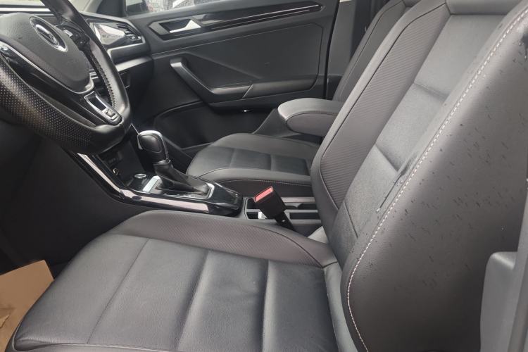 Used Volkswagen T-ROC 2022 280TSI DSG Two-Wheel Drive Elite PLUS Interior 2