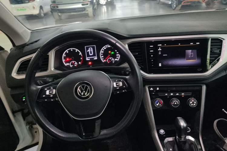 Used Volkswagen T-ROC 2022 280TSI DSG Two-Wheel Drive Elite PLUS Interior 2
