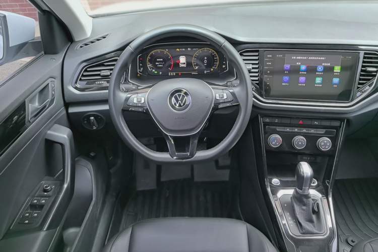 Used Volkswagen T-ROC 2022 280TSI DSG Two-Wheel Drive Comfort PLUS Interior 2