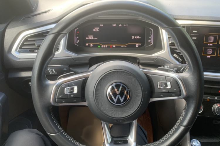 Used Volkswagen T-ROC 2022 280TSI DSG Two-Wheel Drive R-Line Pro PLUS Interior 2