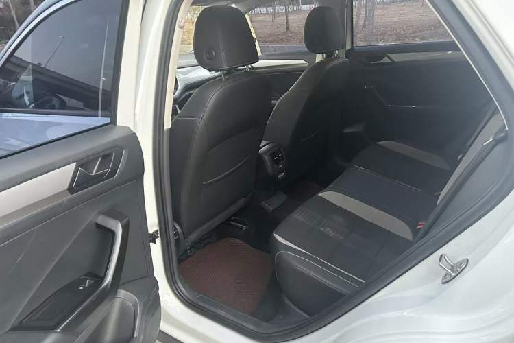 Used Volkswagen T-ROC 2022 280TSI DSG Two-Wheel Drive Elite PLUS Interior 4