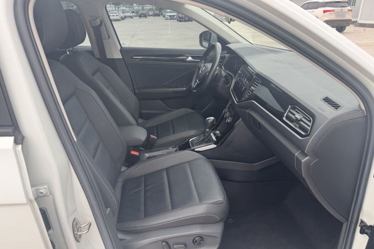 Used Volkswagen T-ROC 2022 280TSI DSG Two-Wheel Drive Comfort PLUS Interior 4