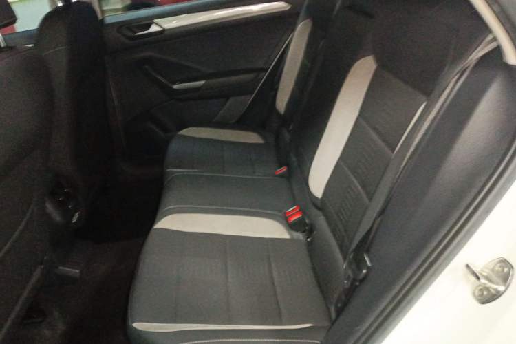 Used Volkswagen T-ROC 2022 280TSI DSG Two-Wheel Drive Elite PLUS Interior 4