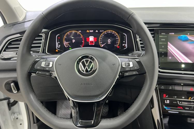 Used Volkswagen T-ROC 2022 280TSI DSG Two-Wheel Drive Comfort PLUS Interior 4