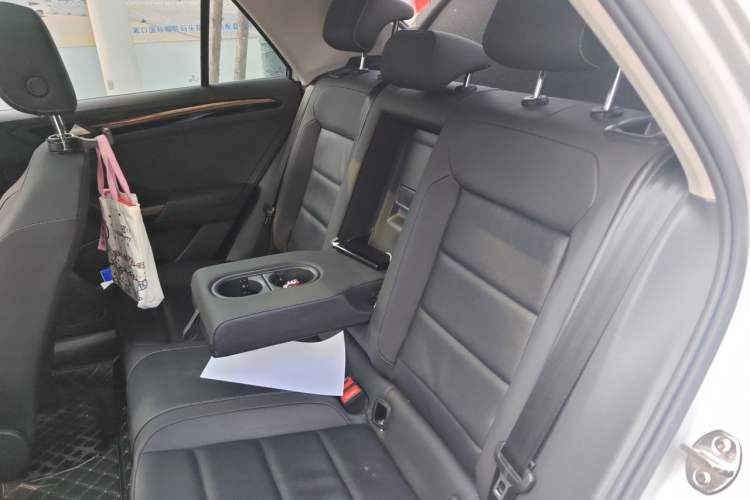 Used Volkswagen T-ROC 2022 280TSI DSG Two-Wheel Drive Comfort PLUS Interior 4
