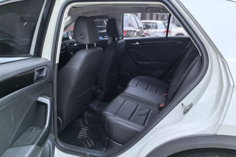 Used Volkswagen T-ROC 2022 280TSI DSG Two-Wheel Drive Comfort PLUS Interior 4