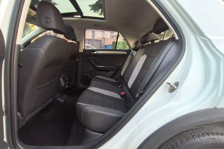 Used Volkswagen T-ROC 2022 280TSI DSG Two-Wheel Drive Elite PLUS Interior 5