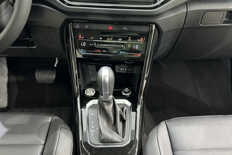Used Volkswagen T-ROC 2022 280TSI DSG Two-Wheel Drive Comfort PLUS Interior 5