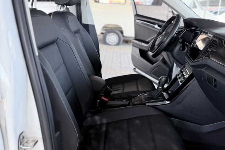 Used Volkswagen T-ROC 2022 280TSI DSG Two-Wheel Drive Comfort PLUS Interior 5