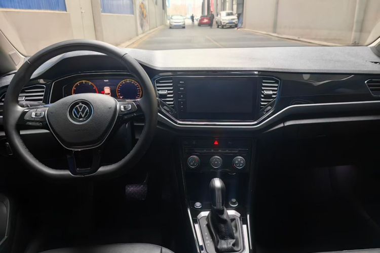 Used Volkswagen T-ROC 2022 280TSI DSG Two-Wheel Drive Comfort PLUS Interior 6