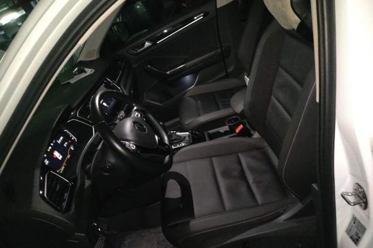 Used Volkswagen T-ROC 2022 280TSI DSG Two-Wheel Drive Elite PLUS Left Front Seat