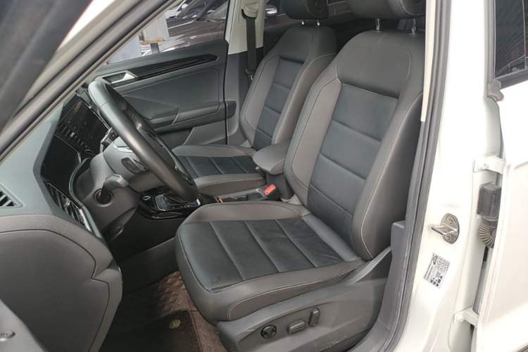 Used Volkswagen T-ROC 2022 280TSI DSG Two-Wheel Drive Comfort PLUS Left Front Seat