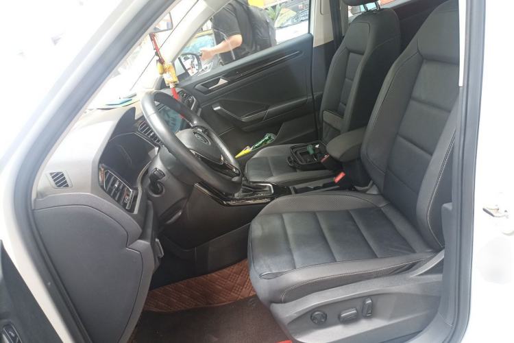 Used Volkswagen T-ROC 2022 280TSI DSG Two-Wheel Drive Elite PLUS Left Front Seat