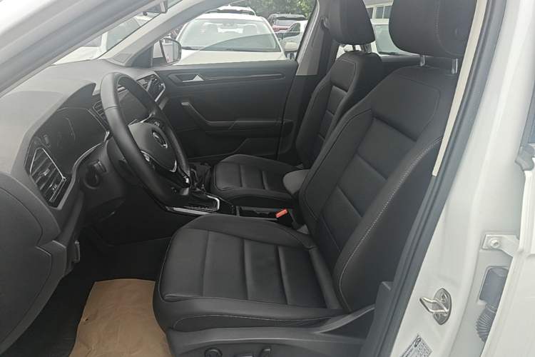 Used Volkswagen T-ROC 2022 280TSI DSG Two-Wheel Drive Comfort PLUS Left Front Seat