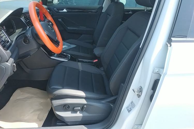 Used Volkswagen T-ROC 2022 280TSI DSG Two-Wheel Drive Elite PLUS Left Front Seat