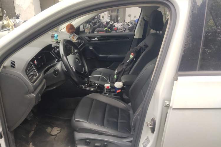 Used Volkswagen T-ROC 2022 280TSI DSG Two-Wheel Drive Comfort PLUS Left Front Seat