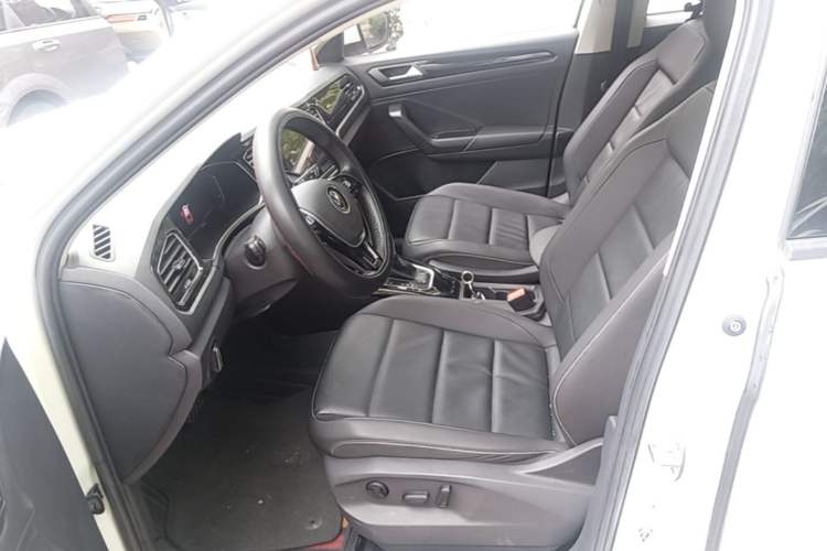 Used Volkswagen T-ROC 2022 280TSI DSG Two-Wheel Drive Comfort PLUS Left Front Seat