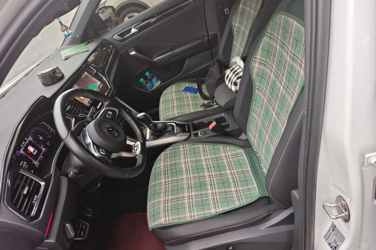Used Volkswagen T-ROC 2022 280TSI DSG Two-Wheel Drive R-Line Pro PLUS Left Front Seat
