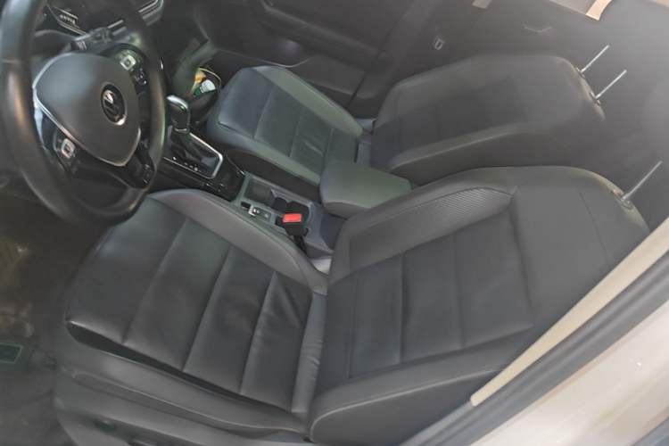 Used Volkswagen T-ROC 2022 280TSI DSG Two-Wheel Drive Comfort PLUS Left Front Seat