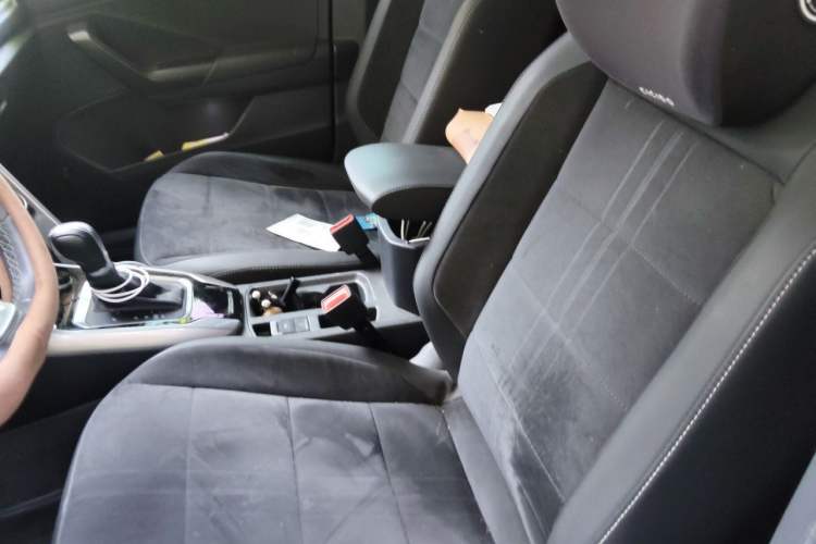 Used Volkswagen T-ROC 2022 280TSI DSG Two-Wheel Drive R-Line Pro PLUS Left Front Seat