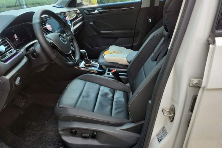 Used Volkswagen T-ROC 2022 280TSI DSG Two-Wheel Drive Comfort PLUS Left Front Seat