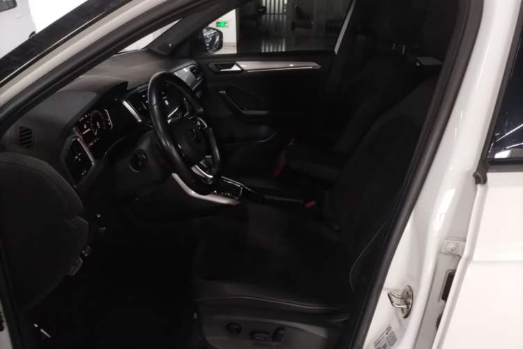 Used Volkswagen T-ROC 2022 280TSI DSG Two-Wheel Drive R-Line Pro PLUS Left Front Seat