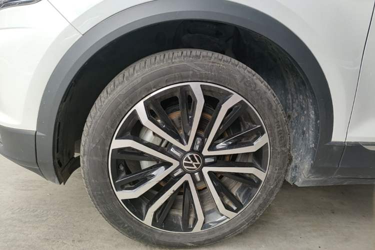 Used Volkswagen T-ROC 2022 280TSI DSG Two-Wheel Drive Comfort PLUS Left Front Wheel Hub