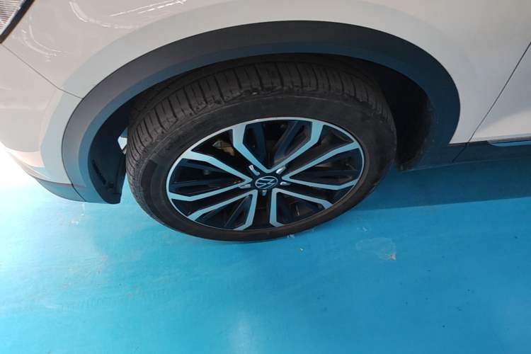 Used Volkswagen T-ROC 2022 280TSI DSG Two-Wheel Drive Comfort PLUS Left Front Wheel Hub