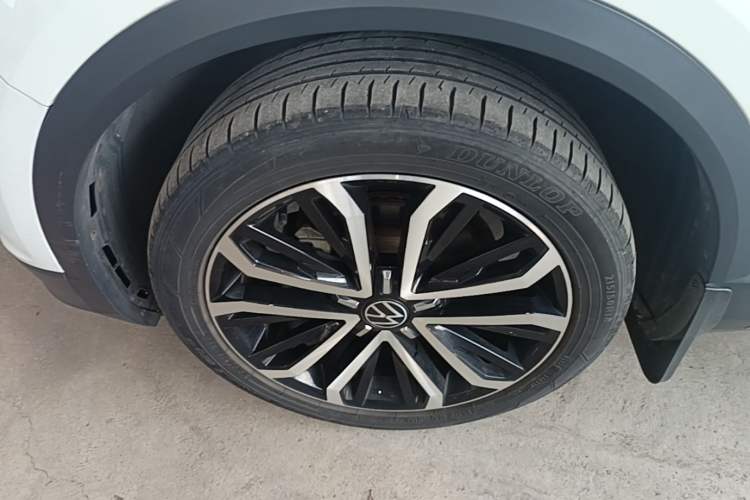 Used Volkswagen T-ROC 2022 280TSI DSG Two-Wheel Drive Comfort PLUS Left Front Wheel Hub