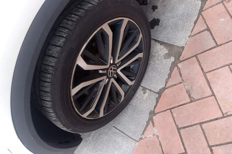 Used Volkswagen T-ROC 2022 280TSI DSG Two-Wheel Drive Comfort PLUS Left Front Wheel Hub