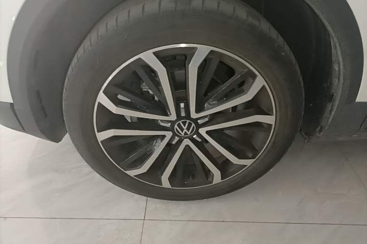 Used Volkswagen T-ROC 2022 280TSI DSG Two-Wheel Drive Comfort PLUS Left Front Wheel Hub