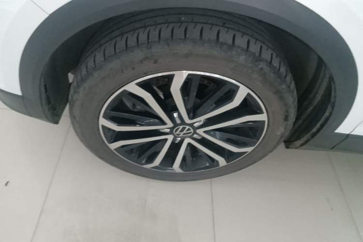 Used Volkswagen T-ROC 2022 280TSI DSG Two-Wheel Drive Comfort PLUS Left Front Wheel Hub