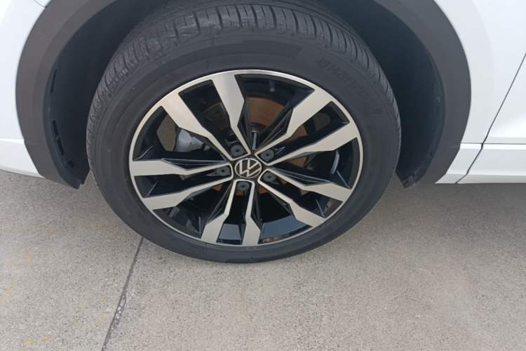 Used Volkswagen T-ROC 2022 280TSI DSG Two-Wheel Drive R-Line Pro PLUS Left Front Wheel Hub