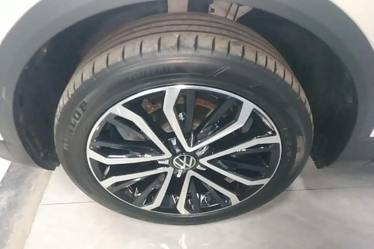 Used Volkswagen T-ROC 2022 280TSI DSG Two-Wheel Drive Comfort PLUS Left Front Wheel Hub